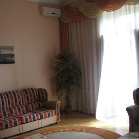 Ukr Apartments On Independence Square Kyiv Room photo